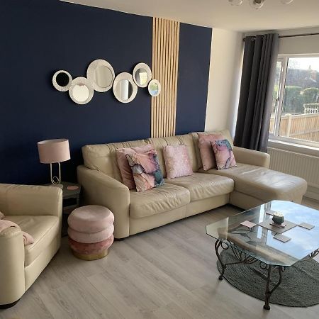 Crowthorne House, Beautiful 3 Bedroom Home For Upto 8 Guests, With Sofa Bed Cul-De-Sac With Private Driveway نوتينغهام المظهر الخارجي الصورة