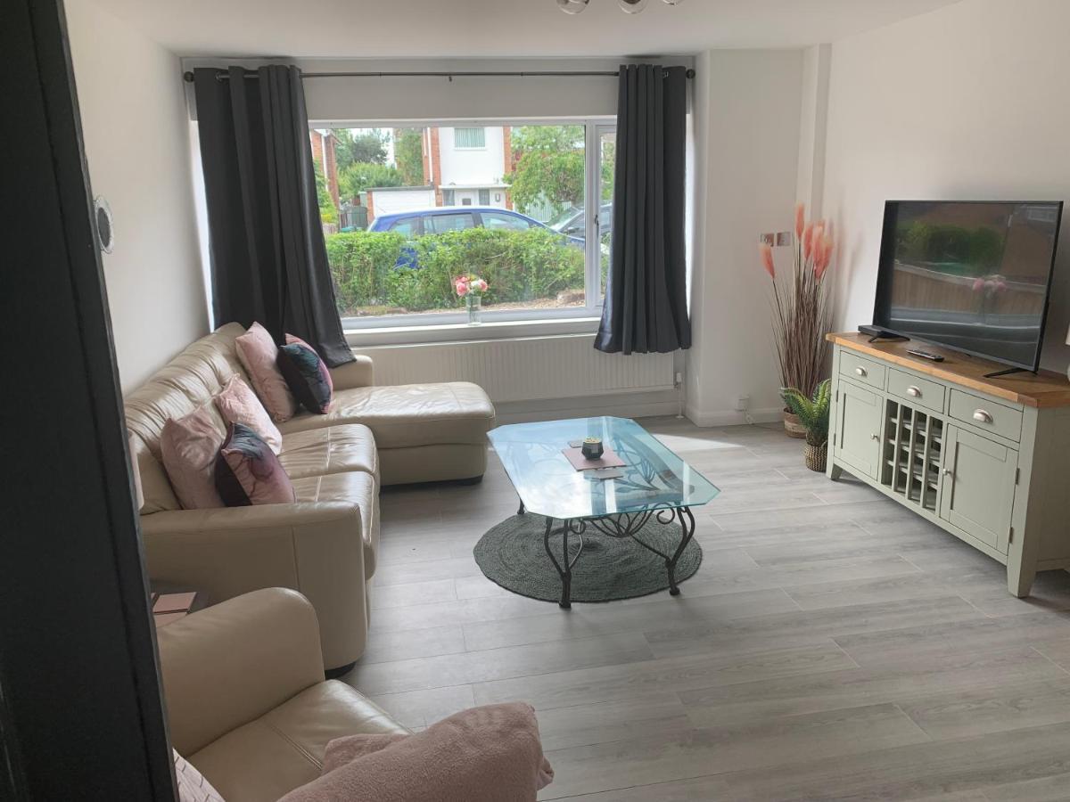 Crowthorne House, Beautiful 3 Bedroom Home For Upto 8 Guests, With Sofa Bed Cul-De-Sac With Private Driveway نوتينغهام المظهر الخارجي الصورة