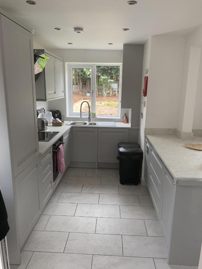 Crowthorne House, Beautiful 3 Bedroom Home For Upto 8 Guests, With Sofa Bed Cul-De-Sac With Private Driveway نوتينغهام المظهر الخارجي الصورة