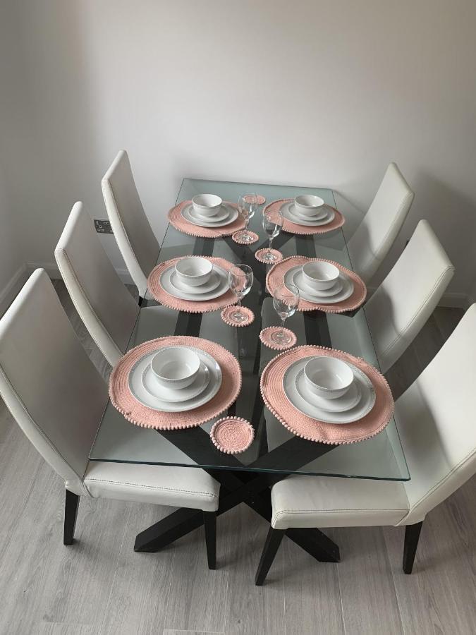 Crowthorne House, Beautiful 3 Bedroom Home For Upto 8 Guests, With Sofa Bed Cul-De-Sac With Private Driveway نوتينغهام المظهر الخارجي الصورة