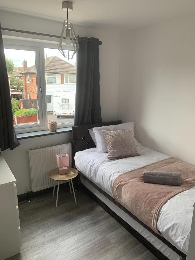Crowthorne House, Beautiful 3 Bedroom Home For Upto 8 Guests, With Sofa Bed Cul-De-Sac With Private Driveway نوتينغهام المظهر الخارجي الصورة