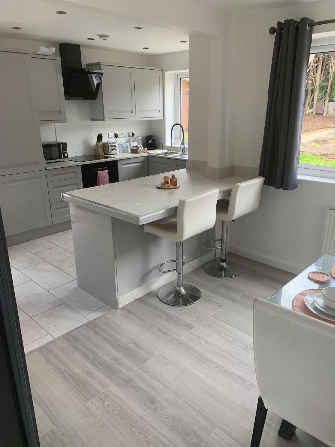 Crowthorne House, Beautiful 3 Bedroom Home For Upto 8 Guests, With Sofa Bed Cul-De-Sac With Private Driveway نوتينغهام المظهر الخارجي الصورة