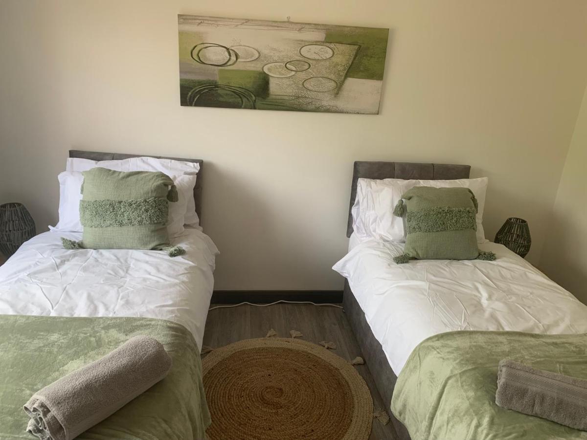 Crowthorne House, Beautiful 3 Bedroom Home For Upto 8 Guests, With Sofa Bed Cul-De-Sac With Private Driveway نوتينغهام المظهر الخارجي الصورة