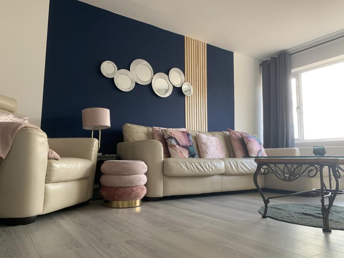 Crowthorne House, Beautiful 3 Bedroom Home For Upto 8 Guests, With Sofa Bed Cul-De-Sac With Private Driveway نوتينغهام المظهر الخارجي الصورة