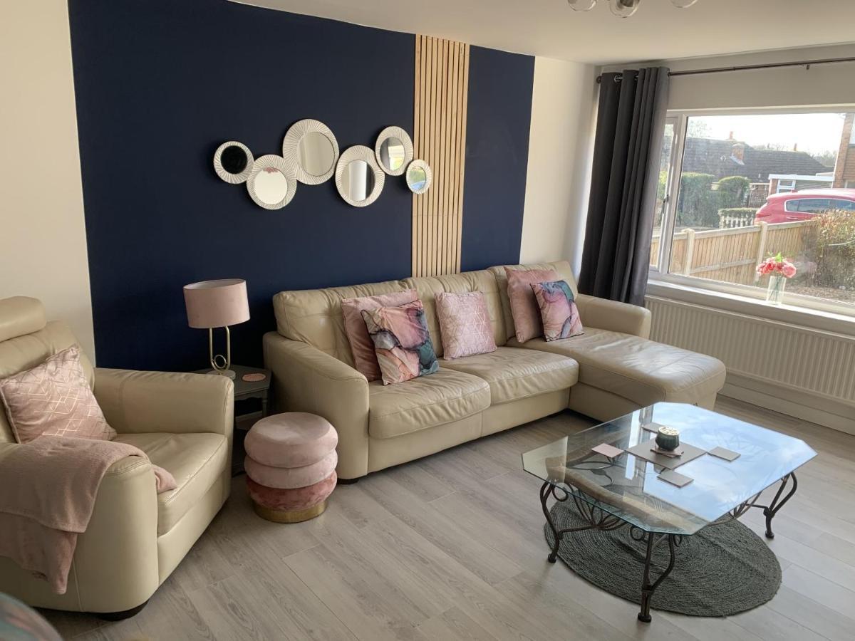 Crowthorne House, Beautiful 3 Bedroom Home For Upto 8 Guests, With Sofa Bed Cul-De-Sac With Private Driveway نوتينغهام المظهر الخارجي الصورة